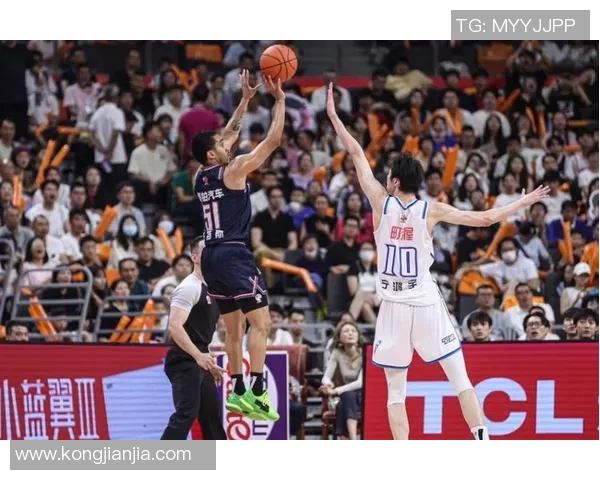 广东队与江苏同曦激战正酣谁能在这场对决中笑到最后