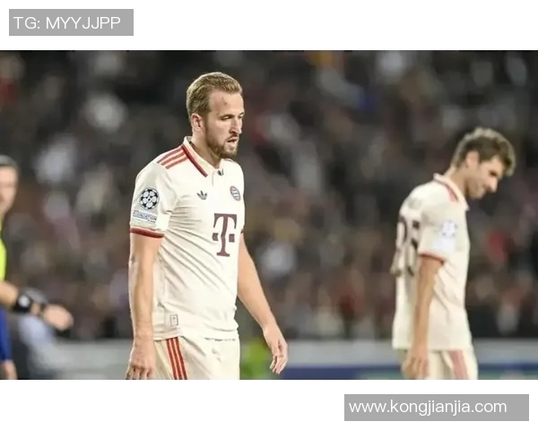 莱万背叛旧主加盟对手拜仁球迷怒斥其忘恩负义行为