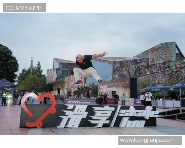 重庆滑板队边路渗透战术解析与实战应用探讨