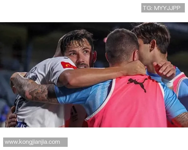 马可尼与墨尔本城的激烈对决揭示足球战术与团队协作的精彩瞬间